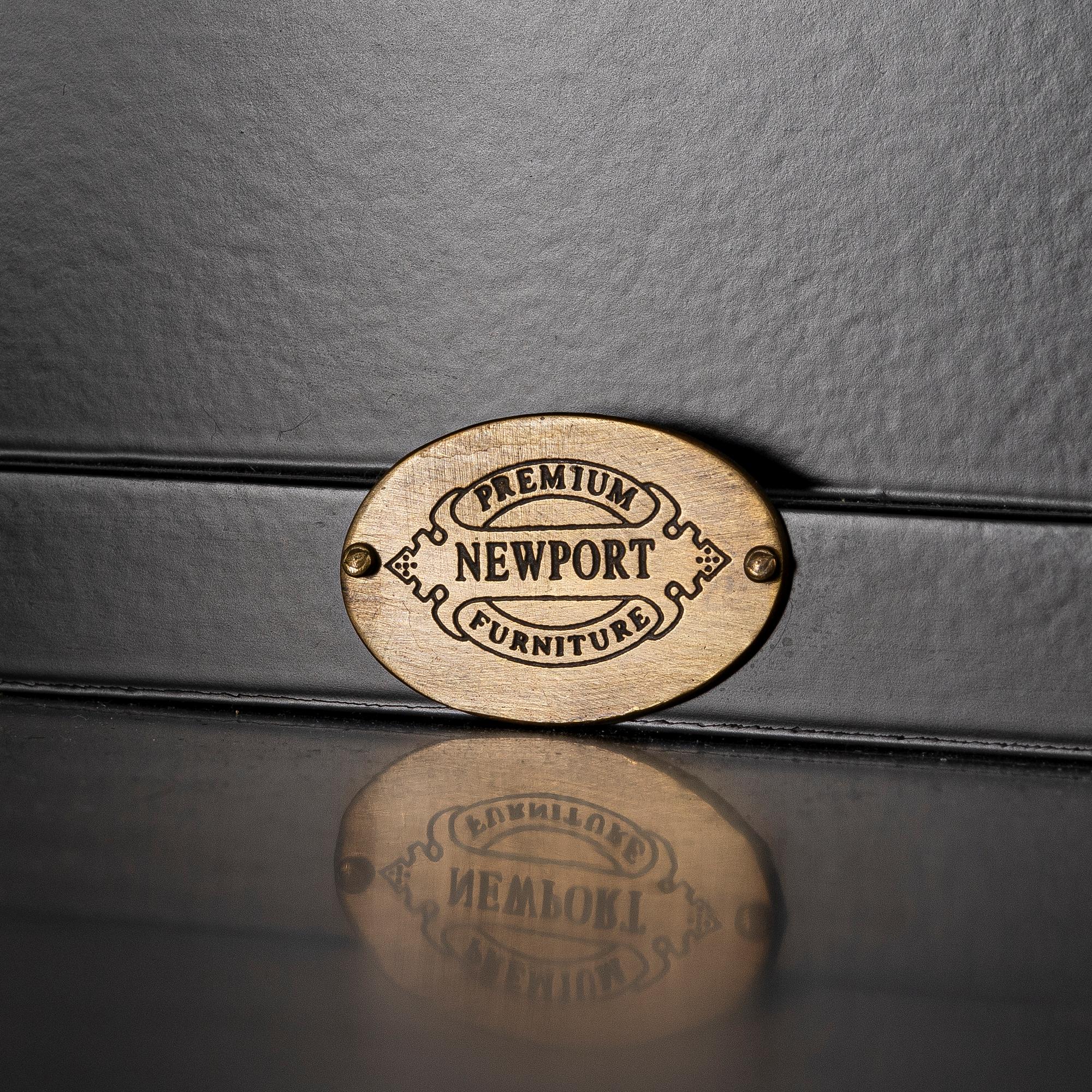 Vitrinskåp, Newport.