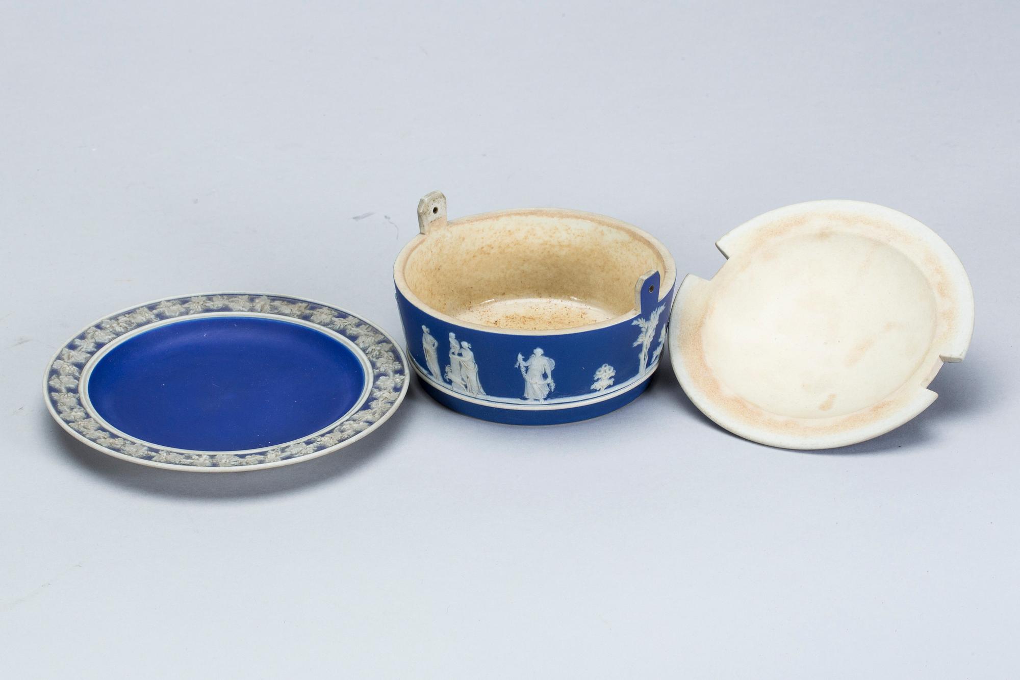 SMÖRASK, Wedgwood, jasperware, stämplad 1864.