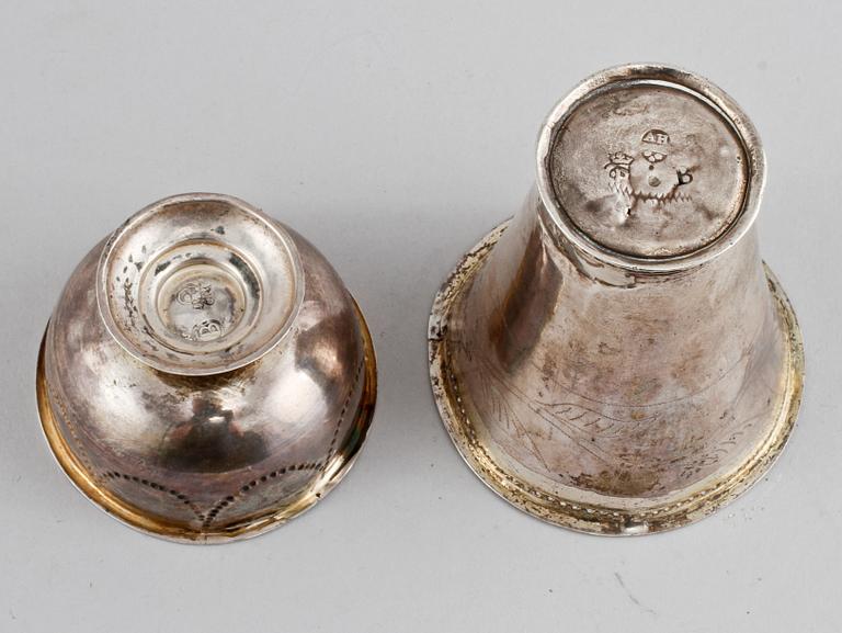 BÄGARE OCH SUPKOPP, silver, Göteborg, 1700-tal, vikt 63 g.