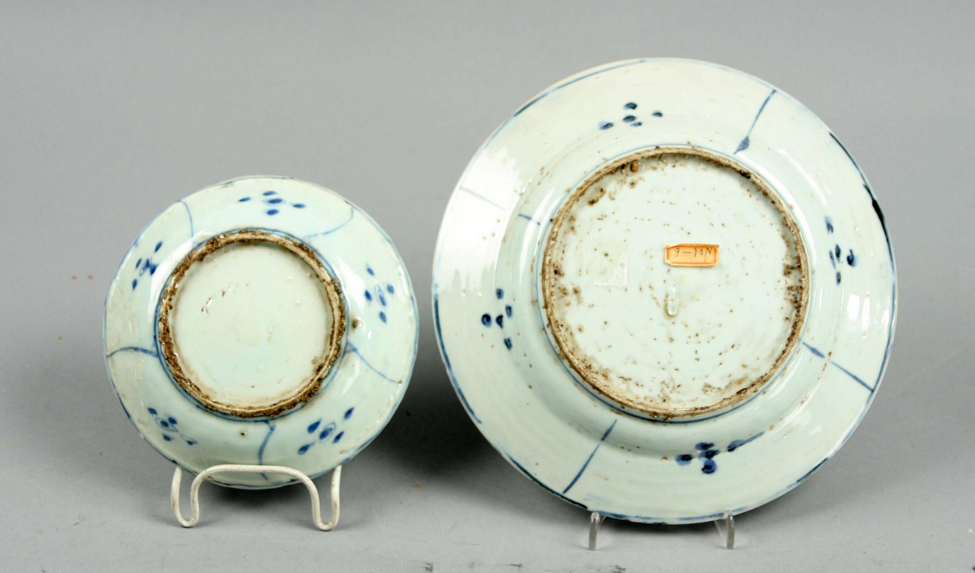 TALLRIK och SKÅL, porslin, Kina, Ming dynastin, Wanli, (1573-1620).
