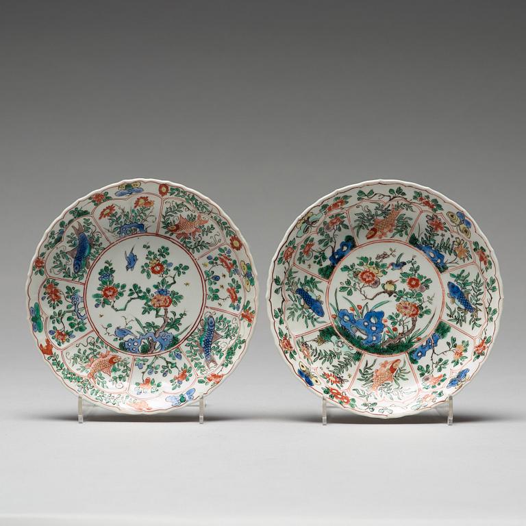 A pair of large famille verte cups with saucers, Qing dynasty, Kangxi (1662-1722).