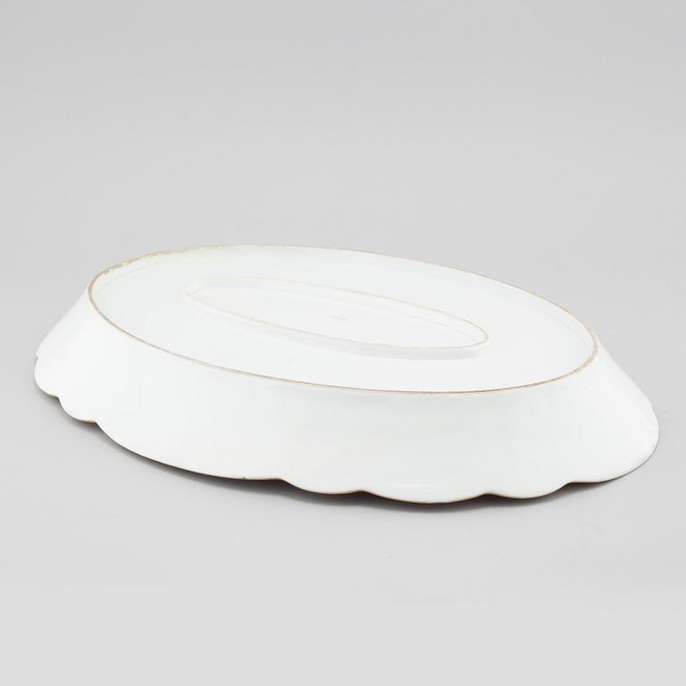 A porcelain serving dish, by Teichert-Werke in Meissen, second half of the 20th century.