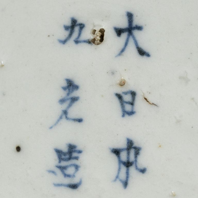 Prakturna med lock, porslin, Japan, Edo/Meiji, 1800-tal.