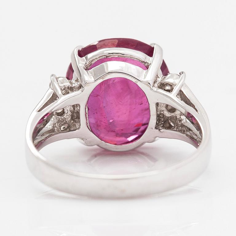 An 18K white gold ring, with a faceted ruby and diamonds totaling approx. 0.18 ct.