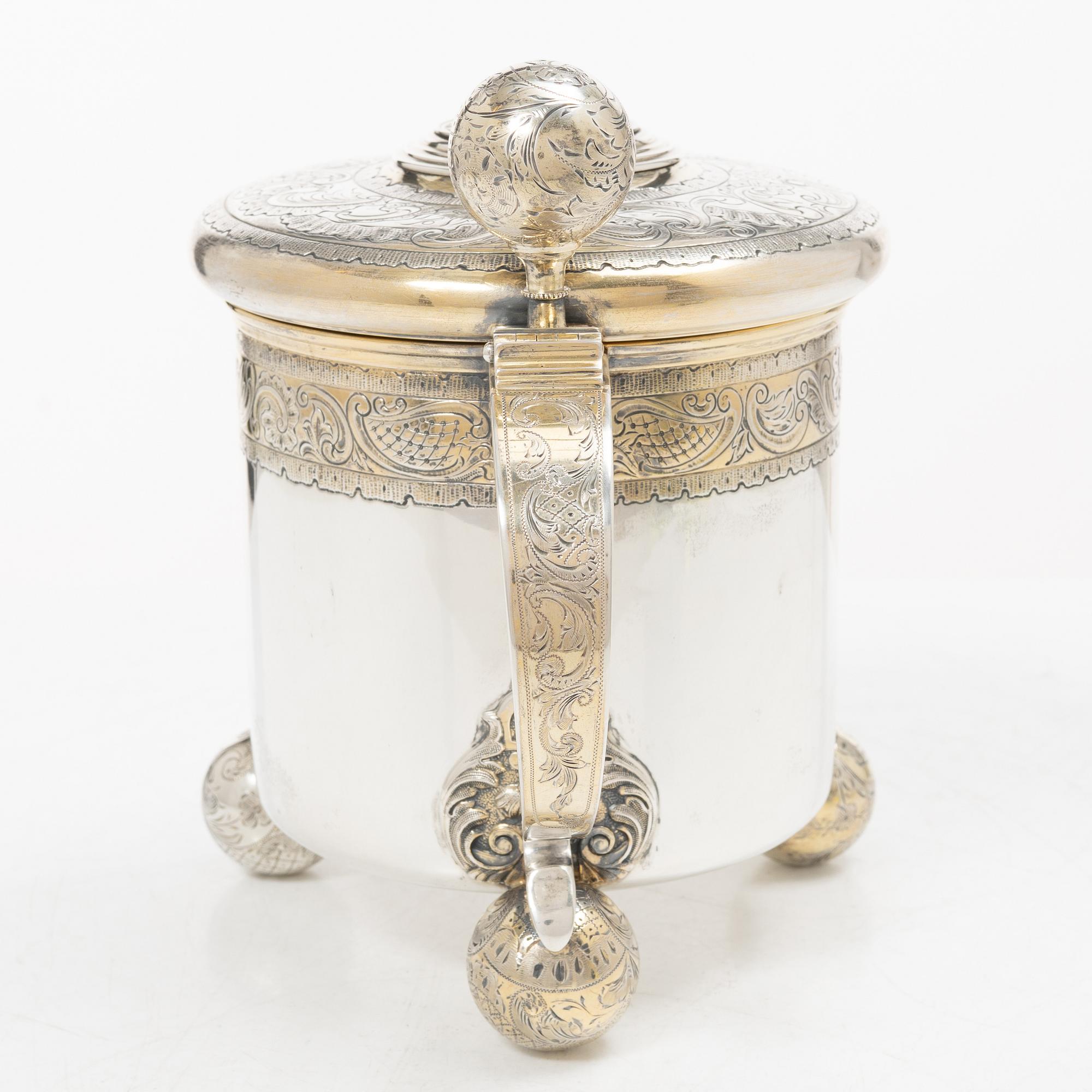 C.G. Hallberg, Dryckeskanna, silver, Stockholm 1928.