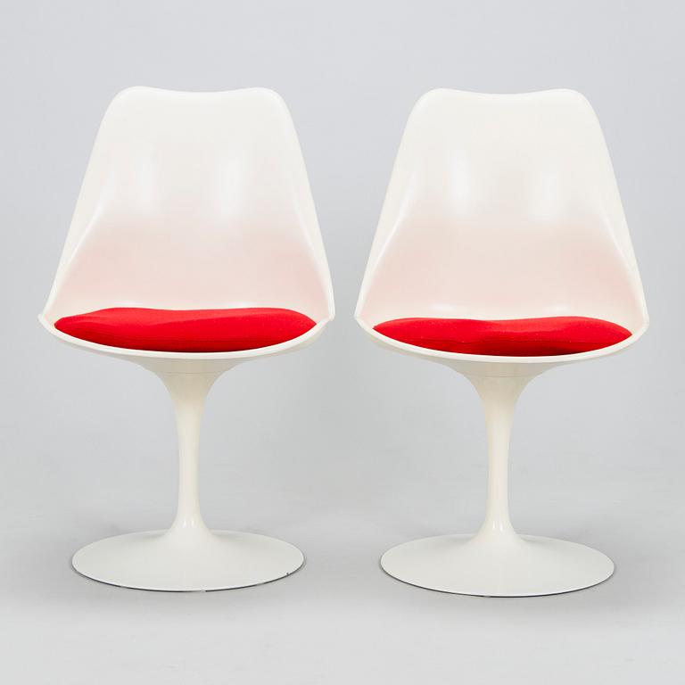 Eero Saarinen, tuoleja, 2 kpl, "Tulppaani", muotoiltu 1955-56, Knoll International.