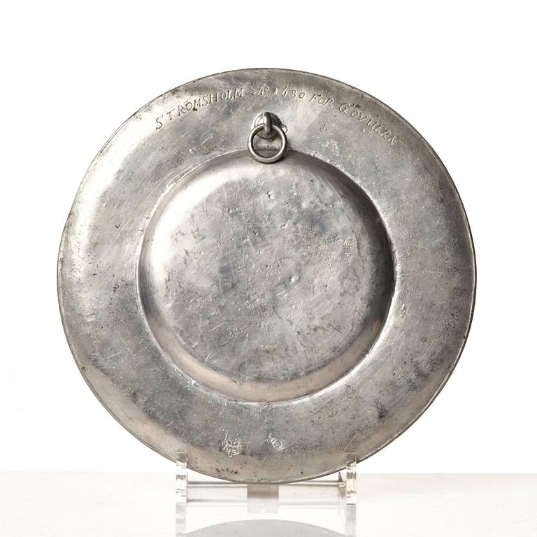 A H.E.R.S engraved pewter dish by Thomas Hicks 1680.