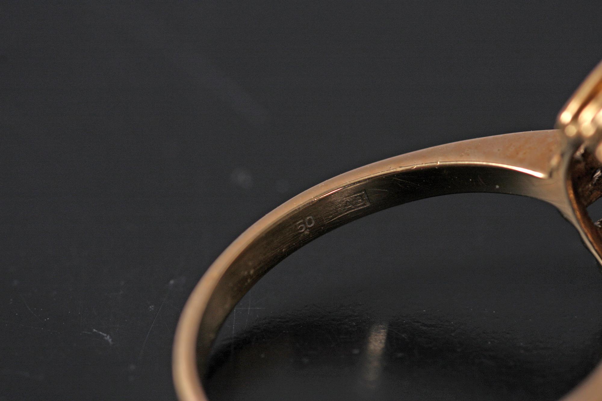 RING, guld 18 K m safir o briljanter.