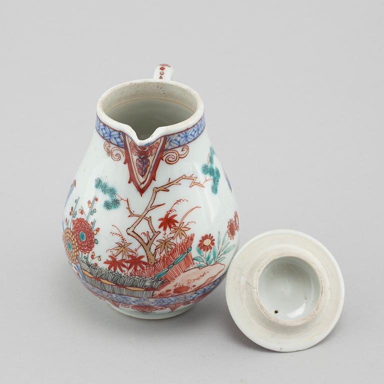 A late 18th century porcelian chinese lided jug.