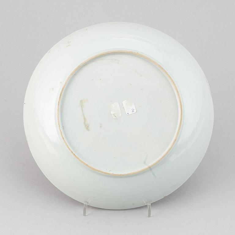 A famille rose serving dish, Qing dynasty, Qianlong (1736-95).