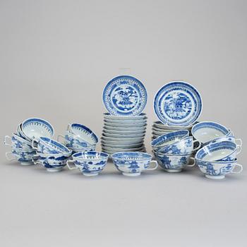 Two sets of ten blue and white tea cups with saucers, late Qing dynasty (1644-1912).