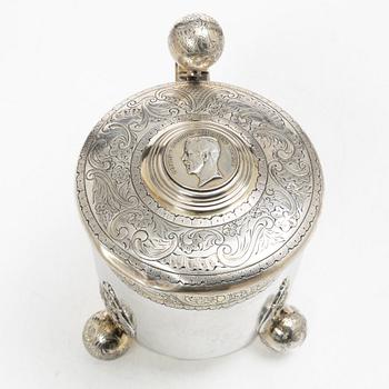 C.G. Hallberg, Dryckeskanna, silver, Stockholm 1928.