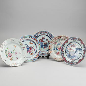 Five Chinese porcelain plates, 18th century / early 19th century.