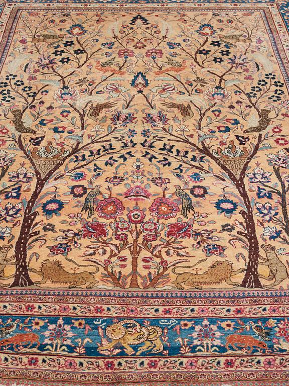 A carpet, an antique/a semi-antique Tabriz figural, ca 297,5-302 x 206,5-211 cm, signerad Sherkate Bargh.