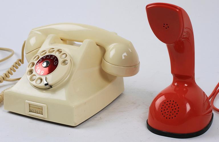 KOBRATELEFON samt VIT TELEFON, 1900-tal.