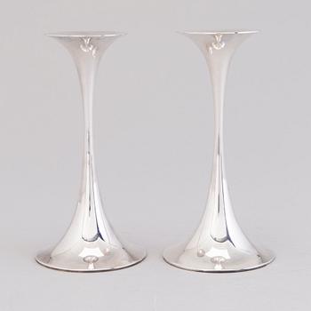 TAPIO WIRKKALA, LJUSSTAKAR, ett par, silver, "Trumpetti", stämpelsignerade TW, Kultakeskus, Tavastehus 1983 och 1986.