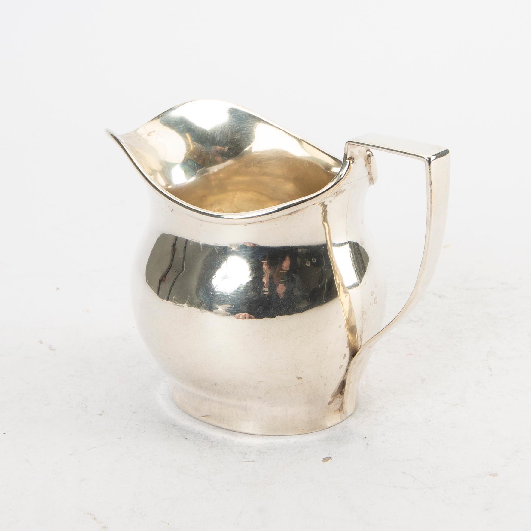 A 20th century silver milk pitcher London 1917 weight 260 grams.