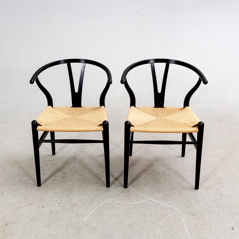 Hans J Wegner, stolar, ett par, "Y-stolen", Carl Hansen & Son, Odense, Danmark, 2021.