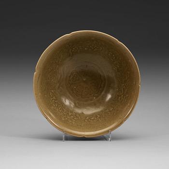 A celadon glazed bowl decorated with flowers and foliage, Ming Dynasty (1368-1644).