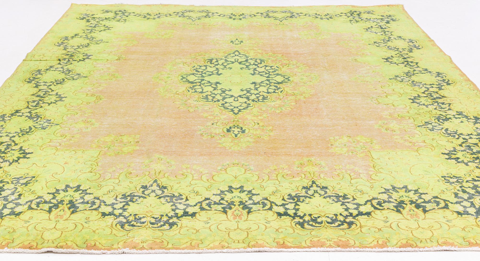 Matta, Kirman "Vintage" design, ca 392 x 295 cm.