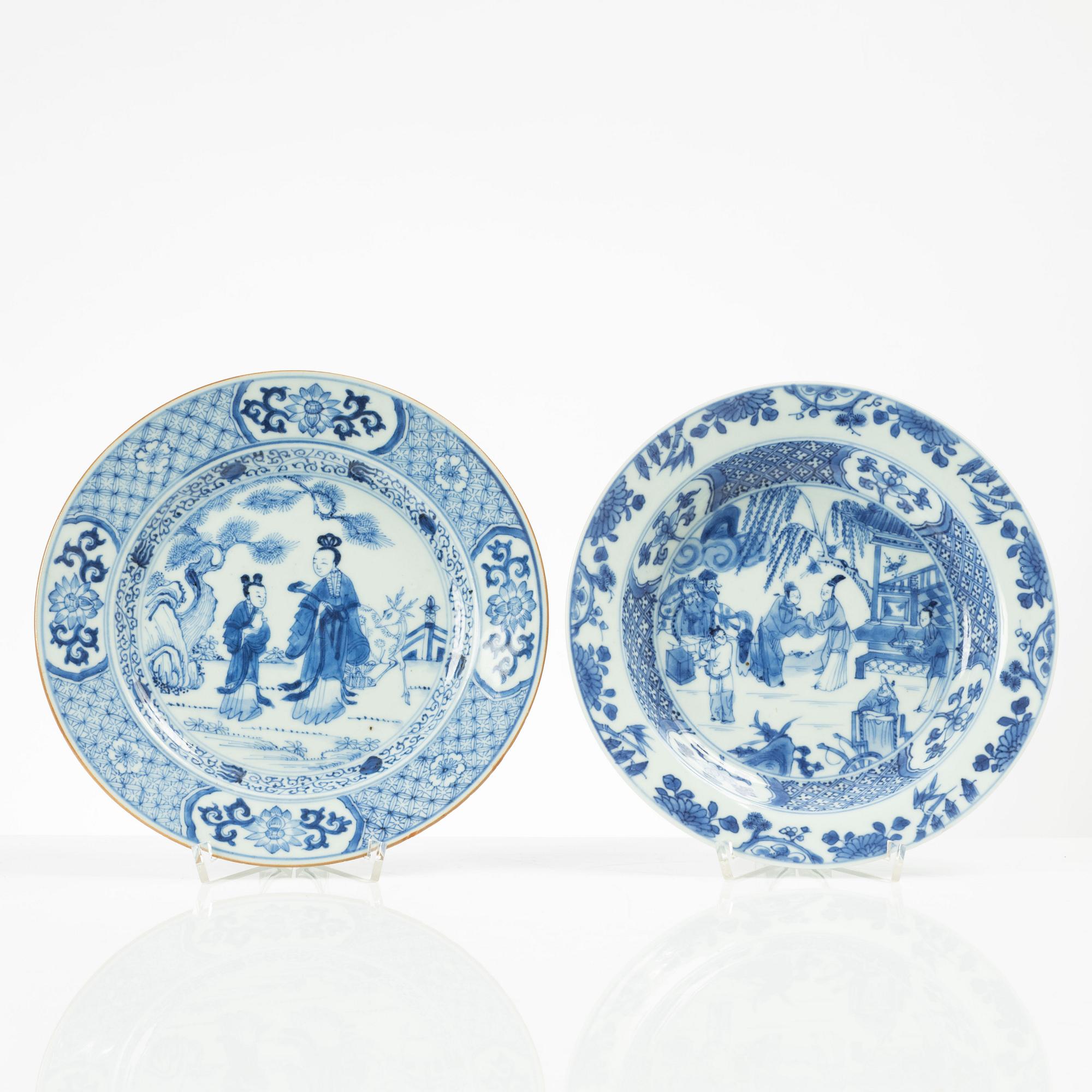 Two Chinese blue and white porcelain plates, Qing dynasty, early 18th century.
