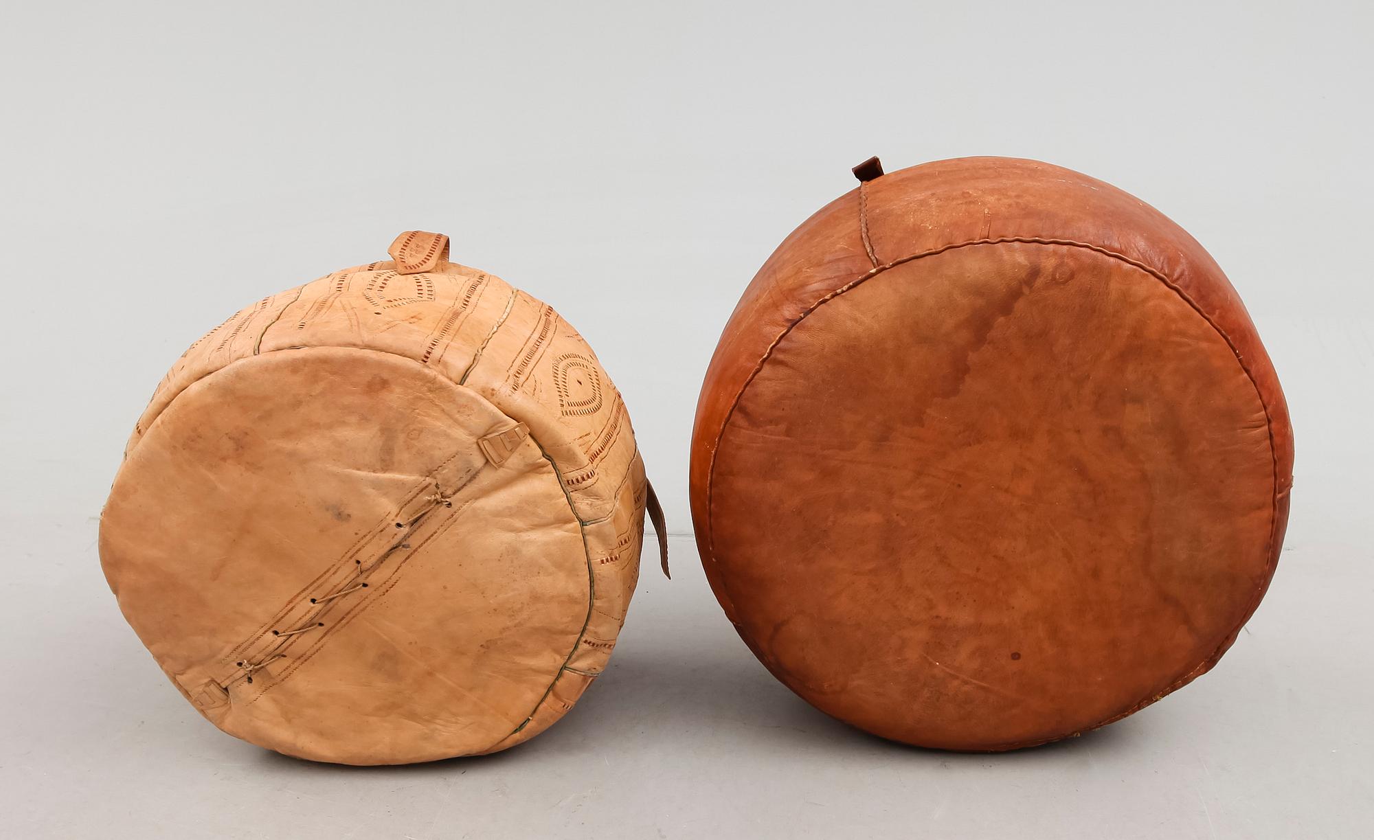 SITTPUFFAR, 2 st, 1900-talets mitt.