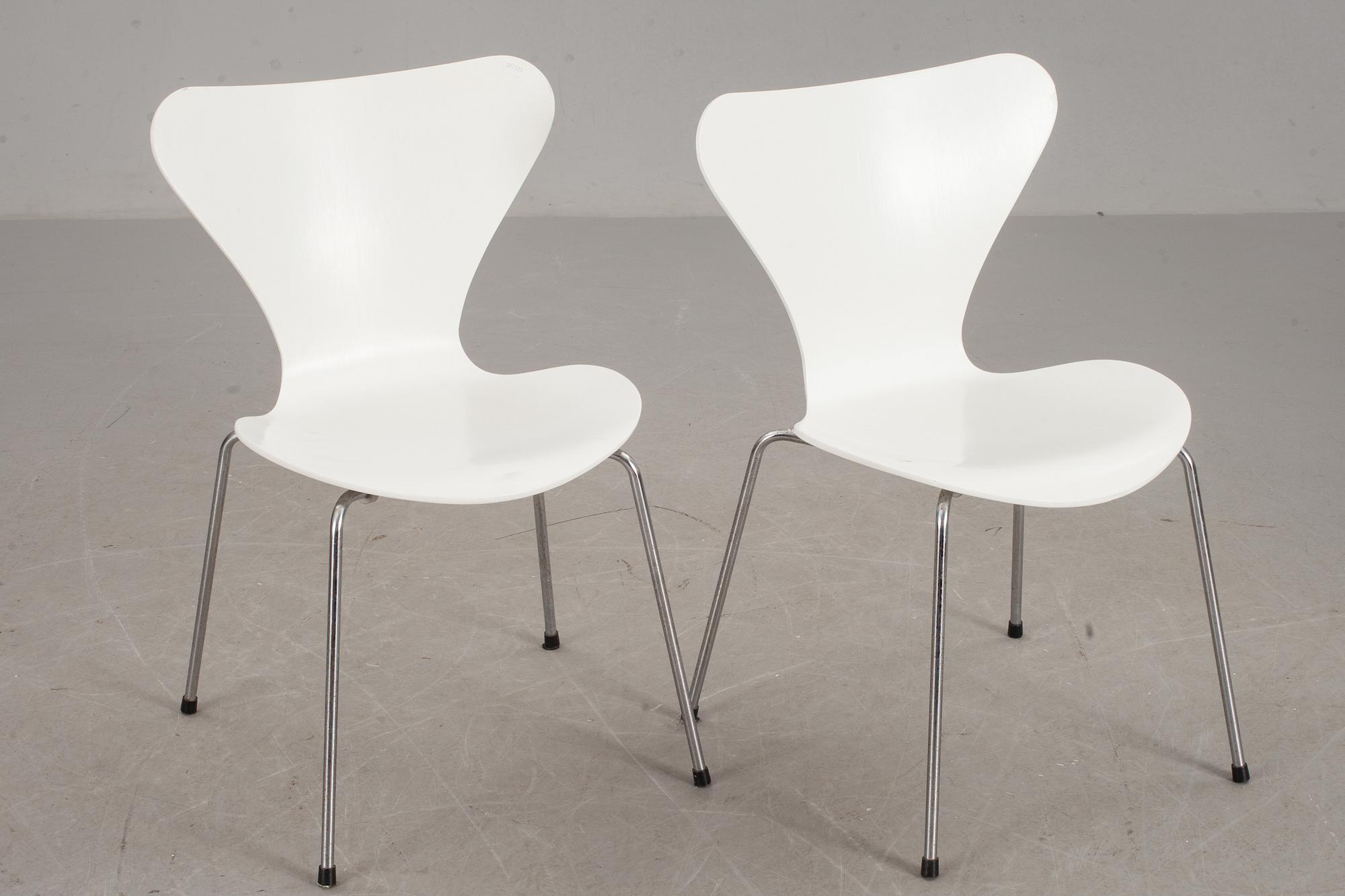 STOLAR, 2 st, "Sjuan", Arne Jacobsen för Fritz Hansen.