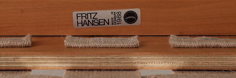 HANS J WEGNER, "Kinastolen", ett par, Fritz Hansen, Danmark 1988.