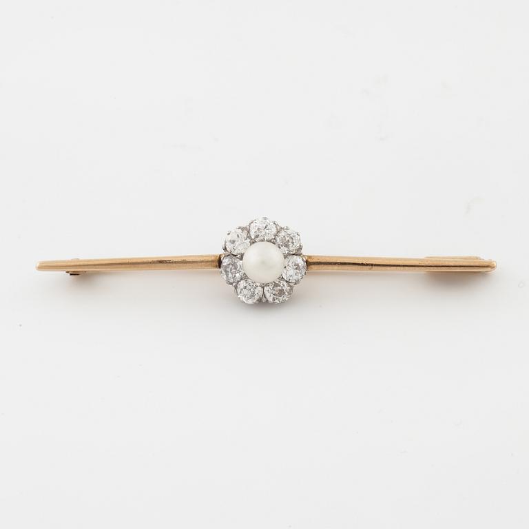 BROOCH 18K gold w old-cut diamonds 1and cultured pearl, CG Hallberg Göteborg 1917.