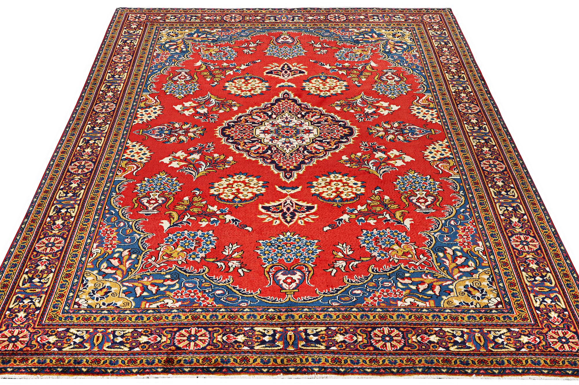 A Golpaygan carpet, c. 314 x 213 cm.