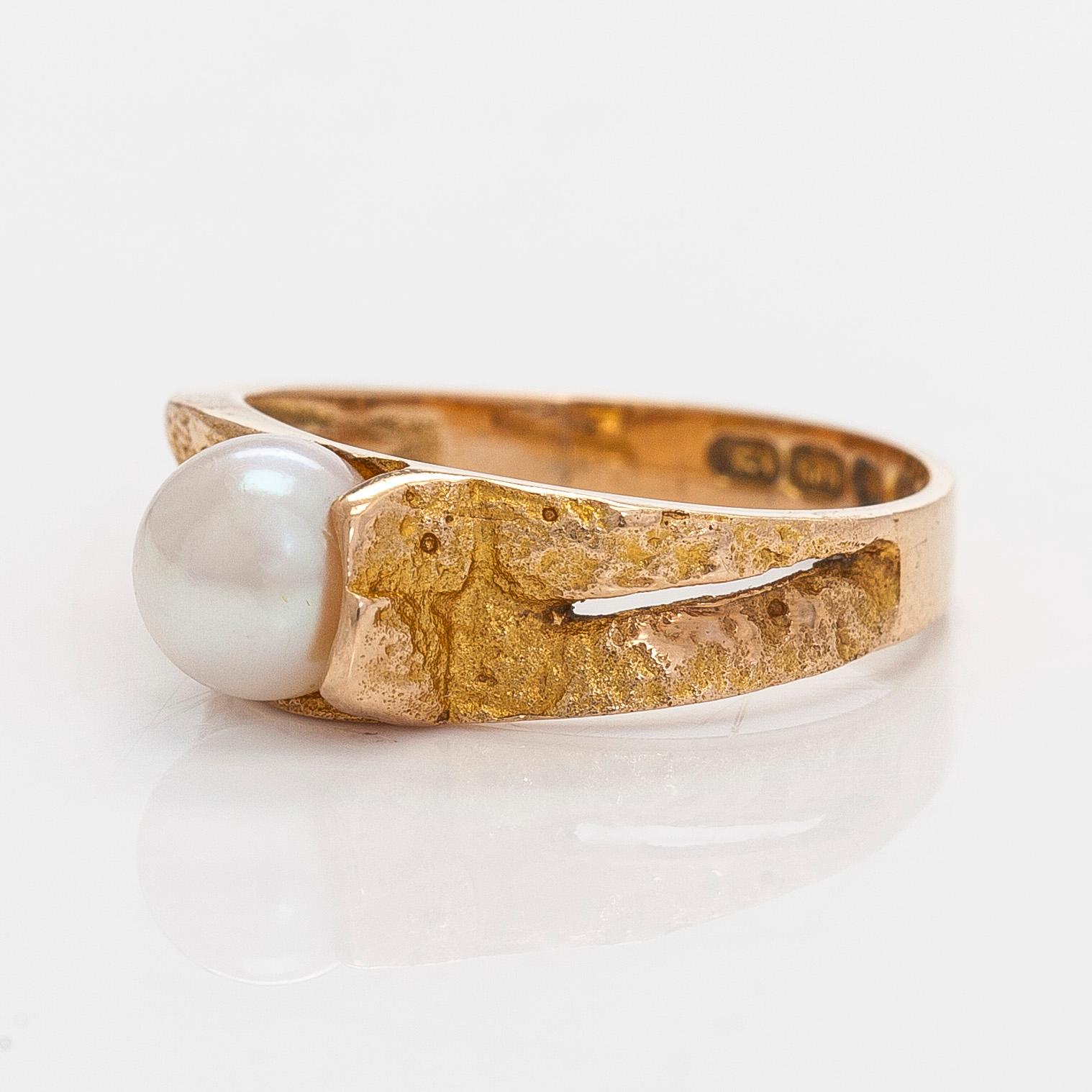 Björn Weckström, “Lapland Spring”, ring, cultured pearls, 14K gold, Lapponia, 1967.