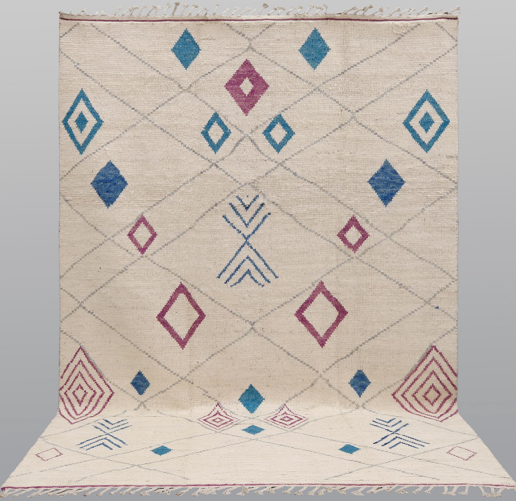An oriental carpet, ca 325 x 218 cm.