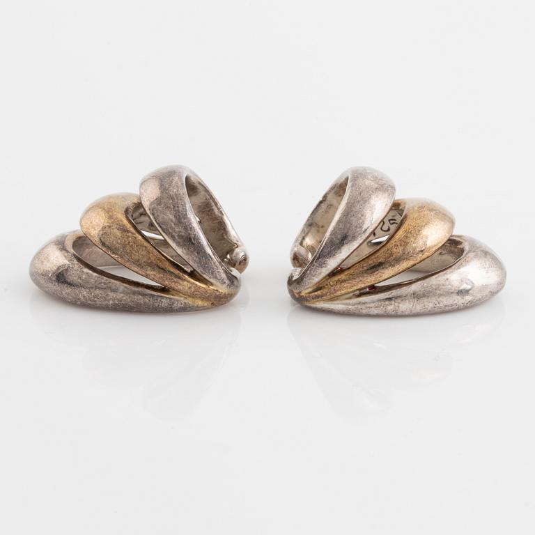Two silver rings.
