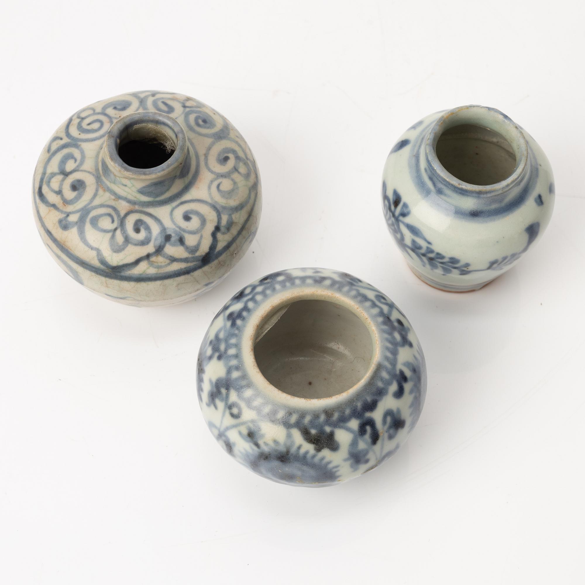 A group of eleven Chinese jars and vases, late Ming dynasty / 17th century.