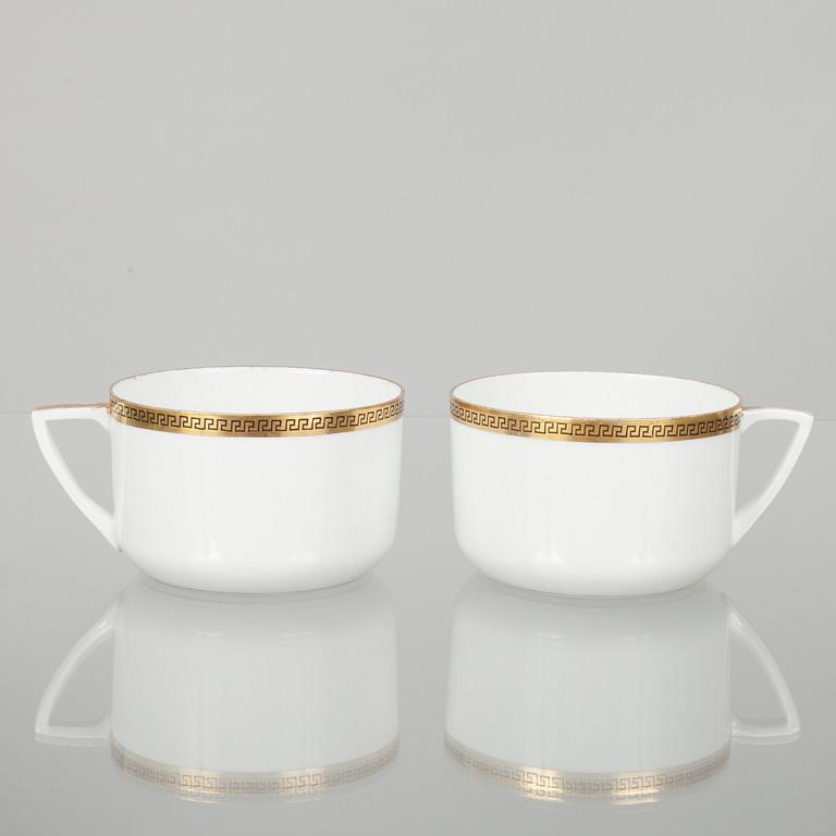 TEKOPPAR MED FAT, ett par, porslin, Kuznetsov, Ryssland 1891-1917.