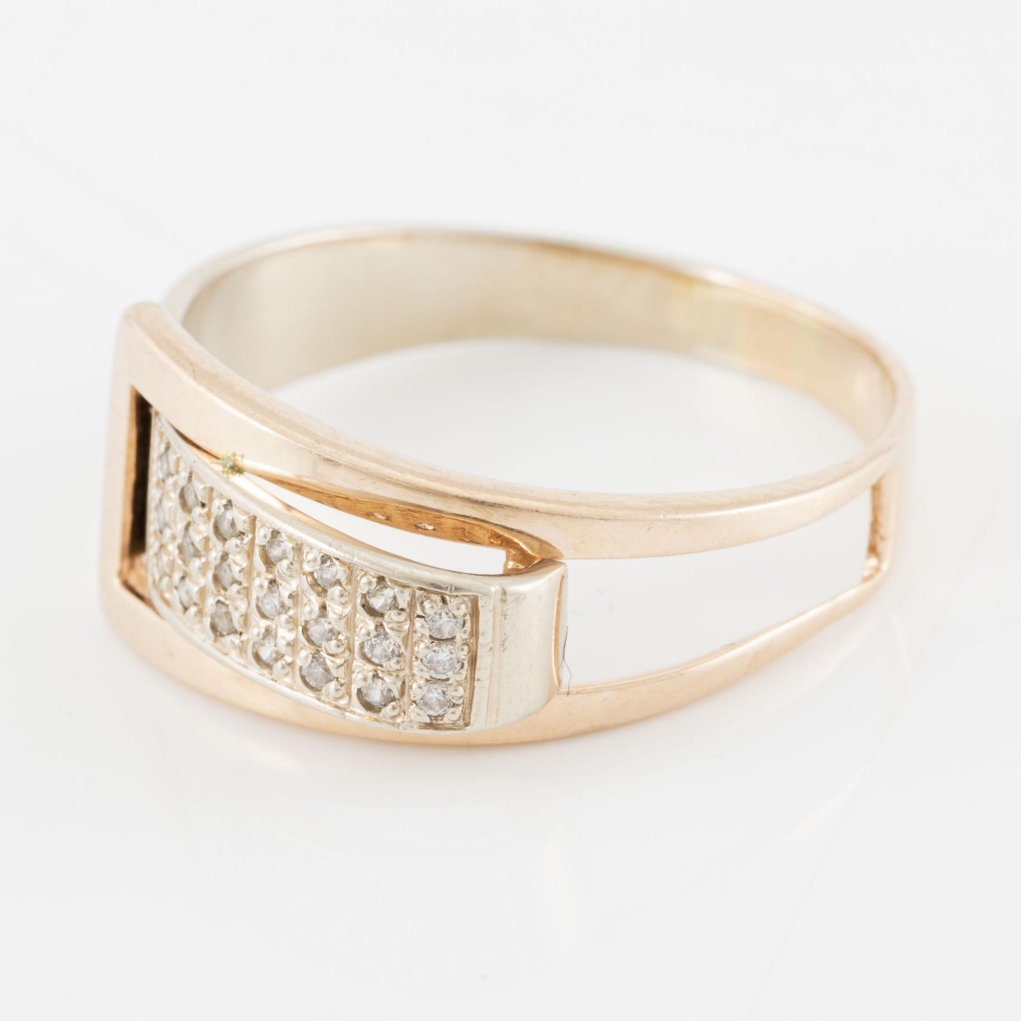 Ring 14K gold with brilliant-cut diamonds.
