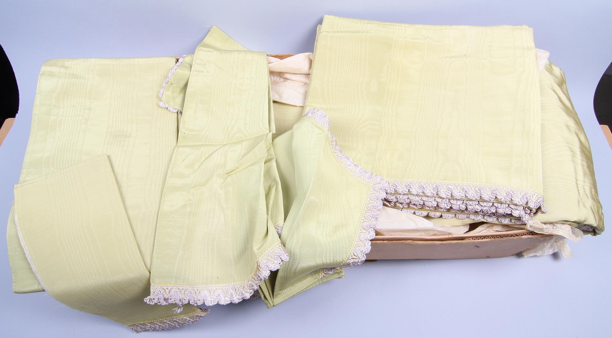 PARTI TEXTILIER. Gardinuppsättningar.