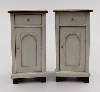 SÄNGBORD, 1 par, 1900-talets första hälft.