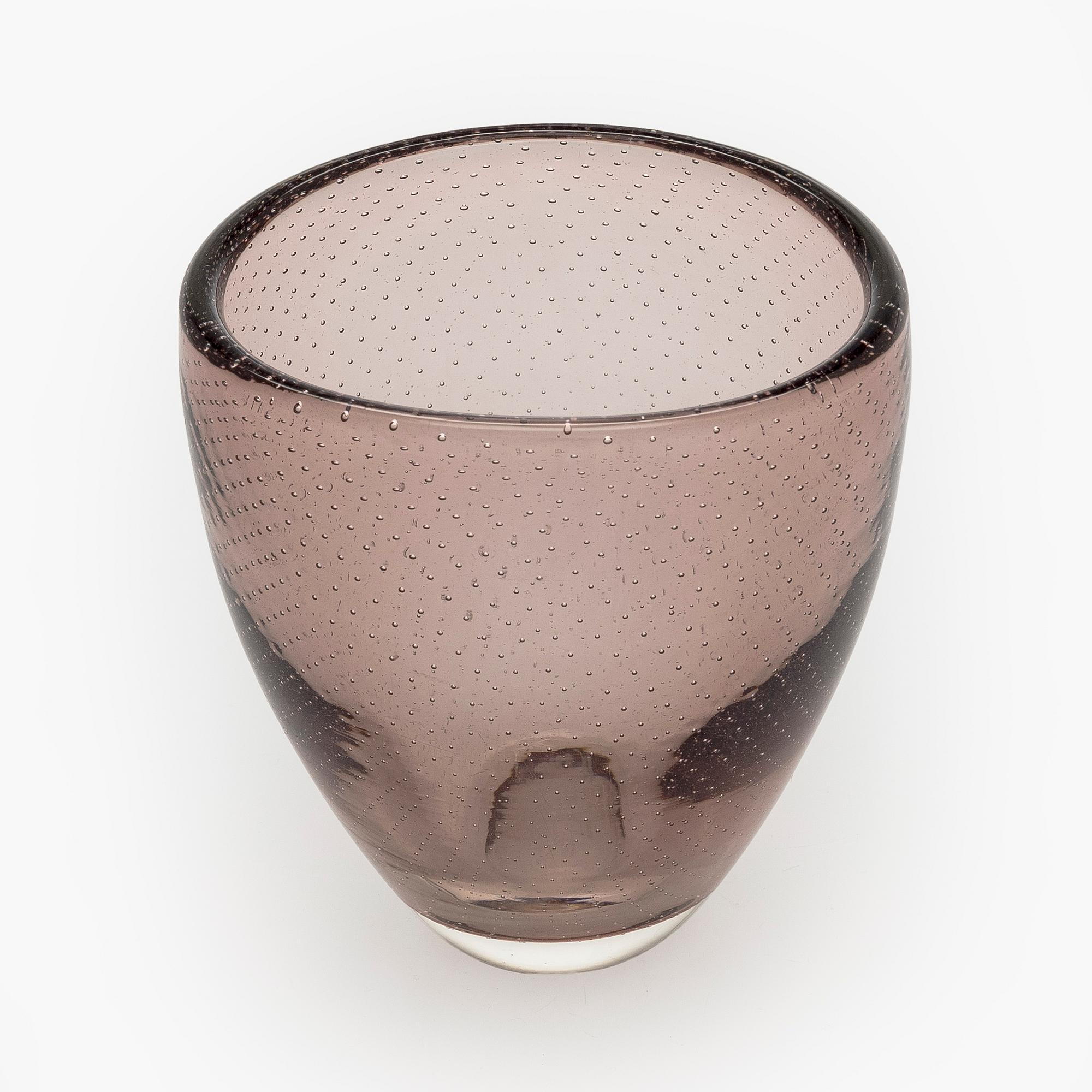 Gunnel Nyman, vas, modell "GN 16", signerad G. Nyman Nuutajärvi Notsjö 1947.