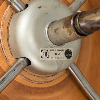 ARNE JACOBSEN, chair, "Sjuan", Fritz Hansen. Nr. 3117.