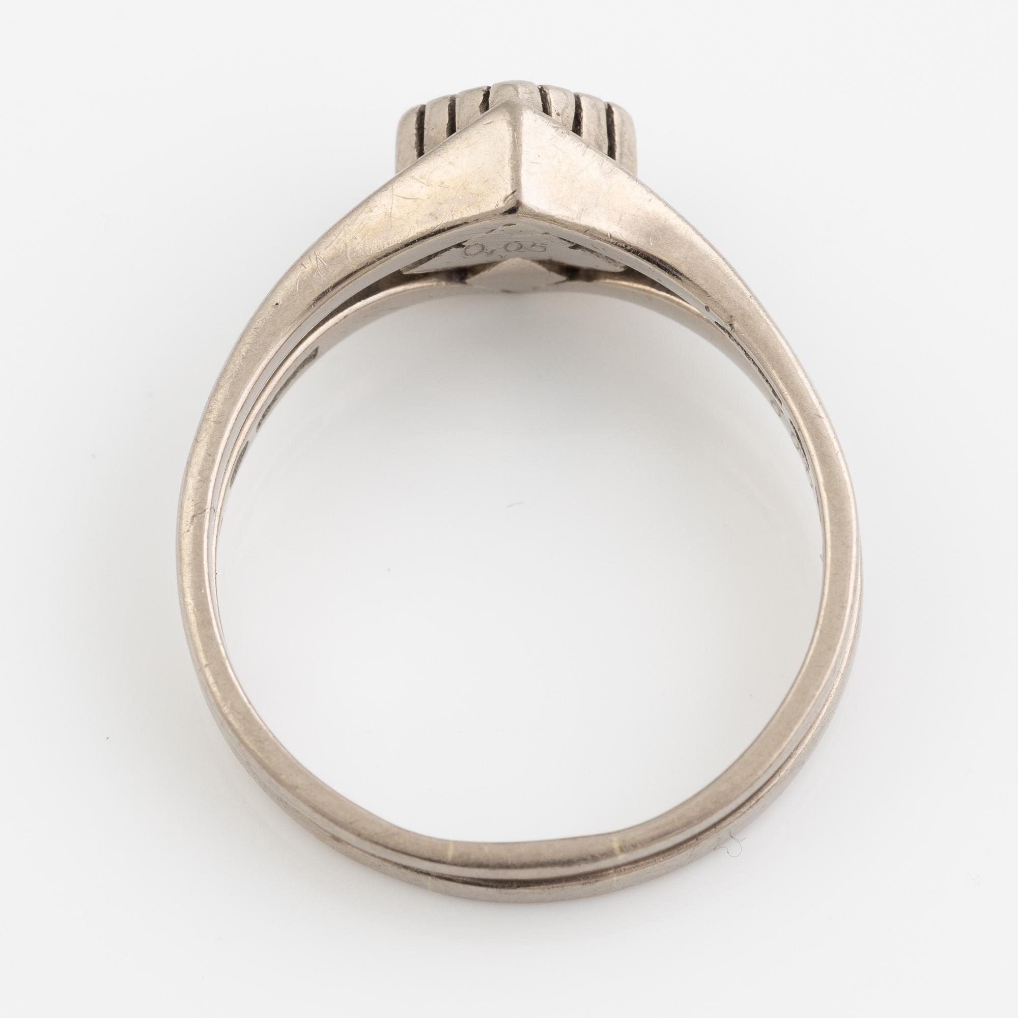 Rings, two pieces, 18K white gold with small eight-cut diamonds.