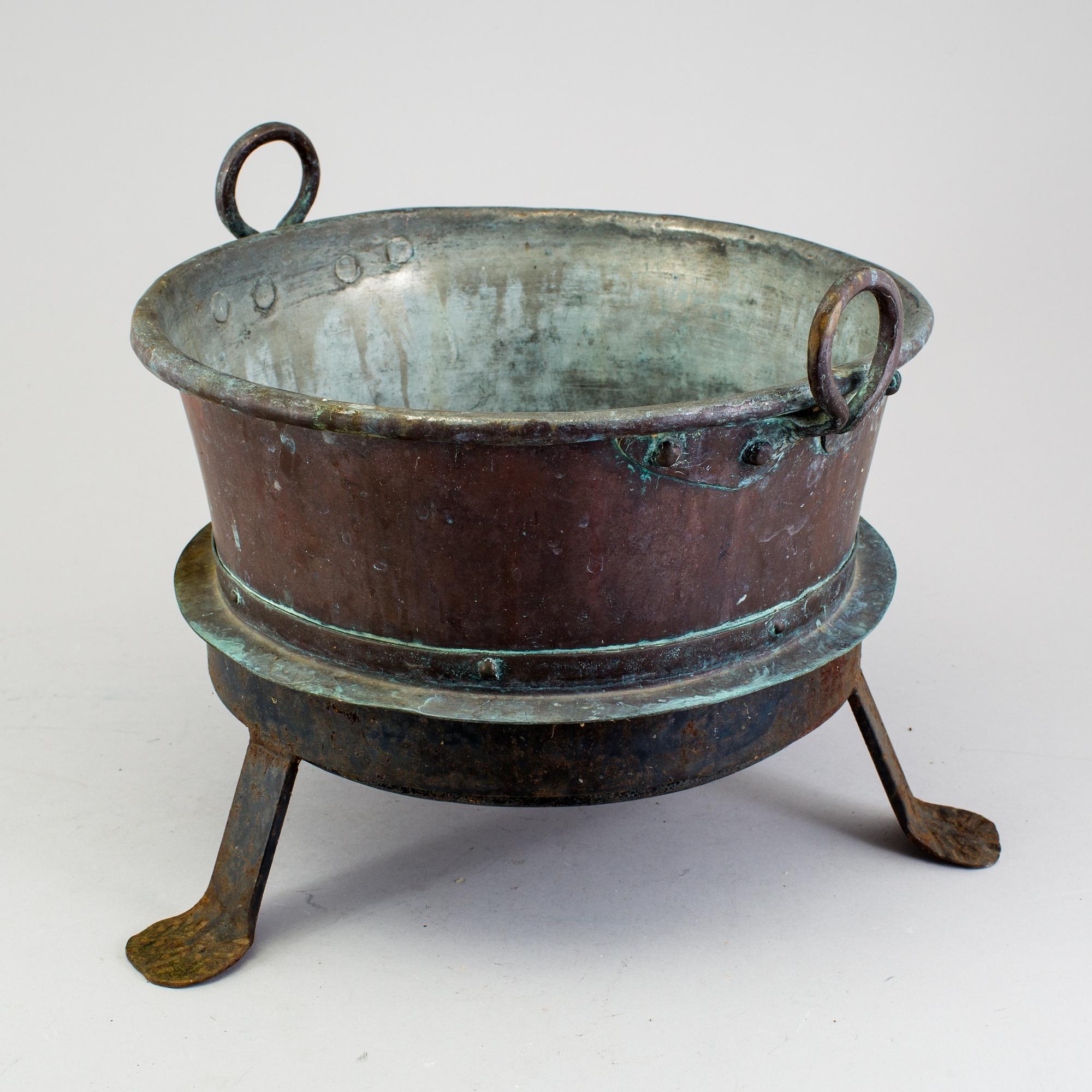 THREE 19TH CENTURY COPPER KITCHEN UTENSILS.