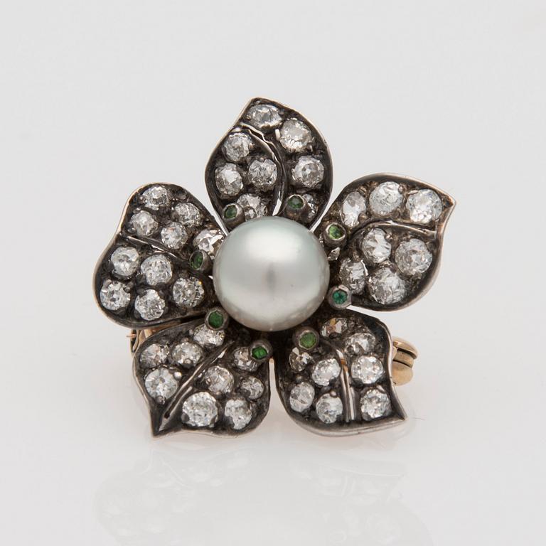 BROSCH / HÄNGE, gammalslipade diamanter, odlad pärla, 18K guld och silver.