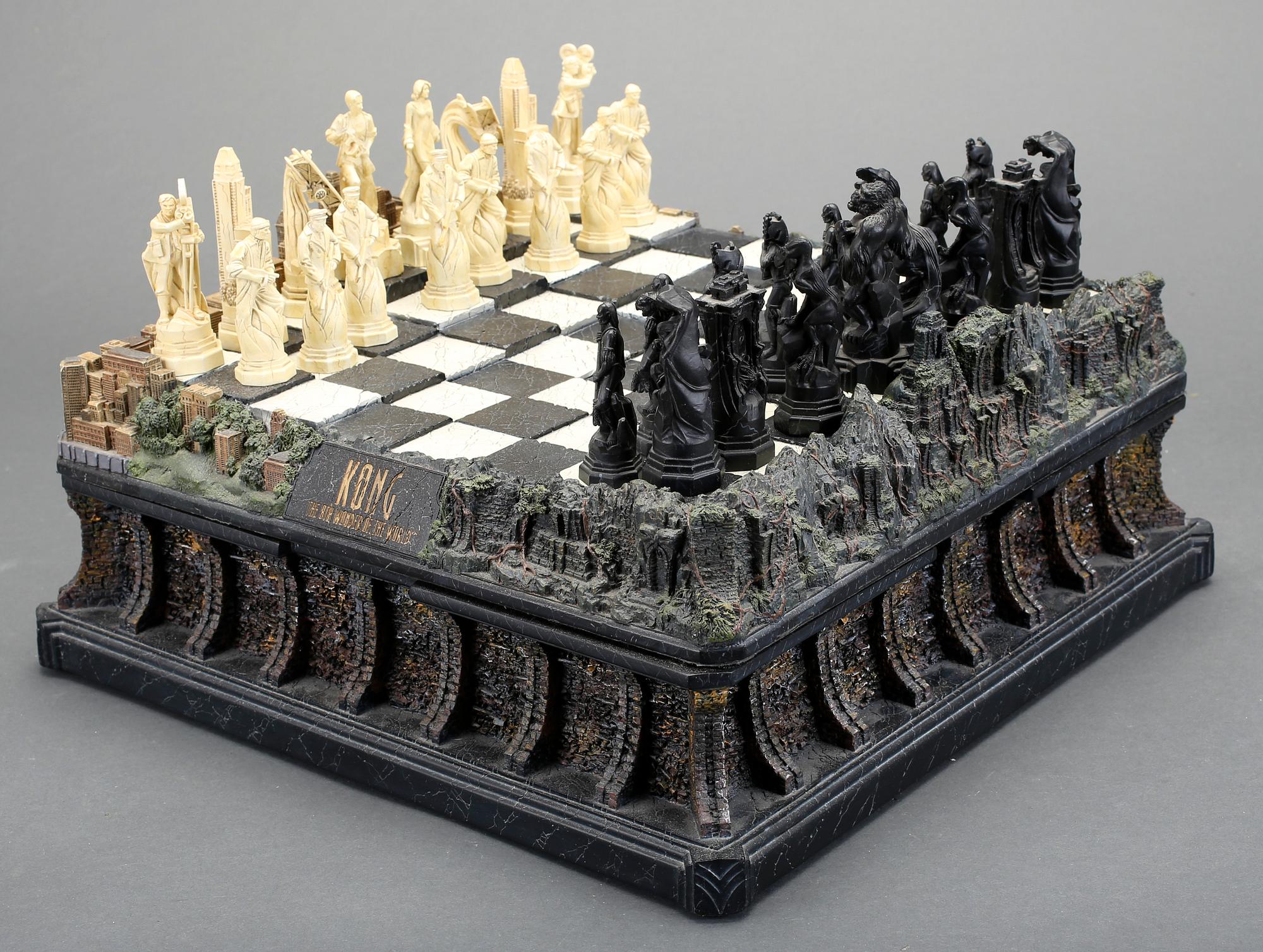 SCHACKSPEL, Weta workshop's..., 2005. Numrerad 510/1500.