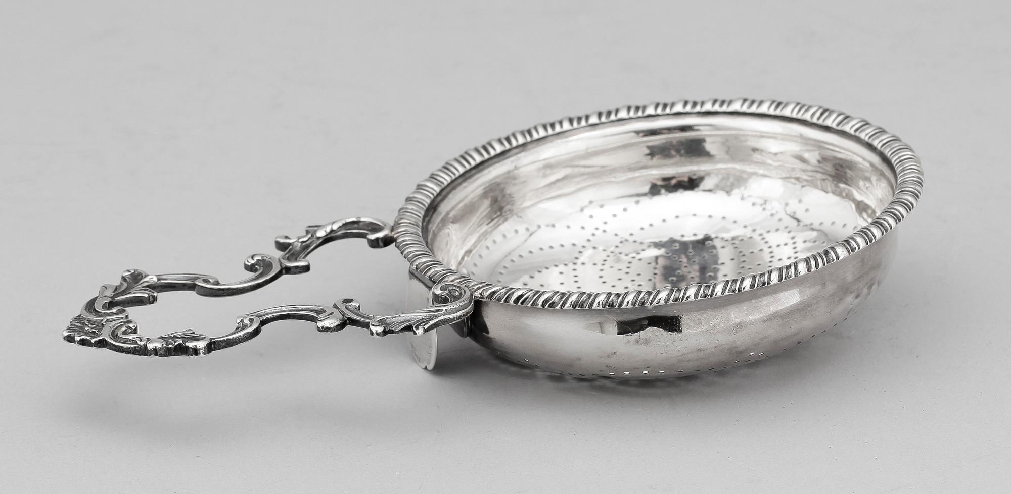 TESIL, silver, delvis otydl stämplar, London, troligen 1760-tal. Vikt ca 100 gram.