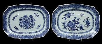 STEKFAT, 3 st, samt TALLRIK, porslin, Kina, 1700/1800-tal.