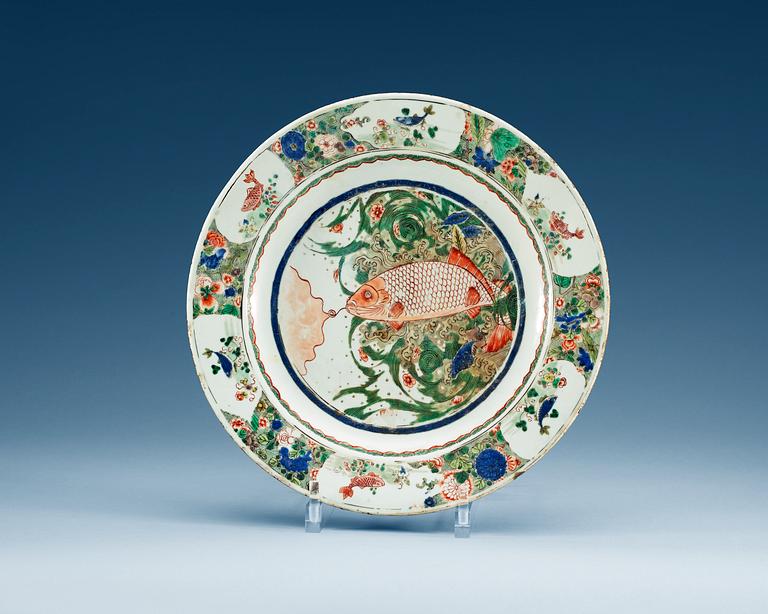 A famille verte charger, Qing dynasty, Kangxi (1662-1722).