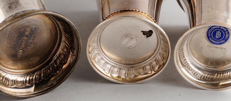 BÄGARE, 3 st, silver, C G Hallberg och GAB, Stockholm. Total vikt ca 514 g.