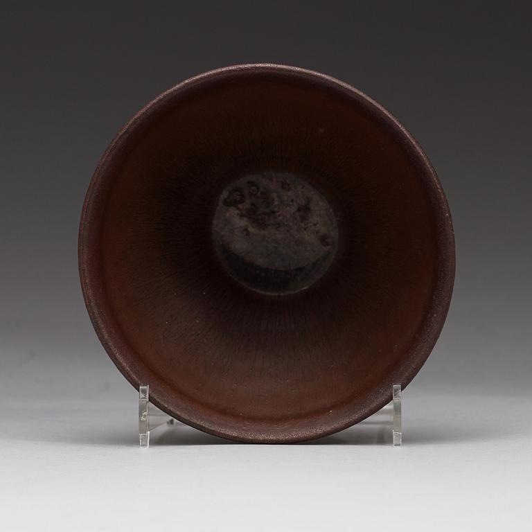 A brown and black glazed temmoku bowl, Song dynasty (960-1279).