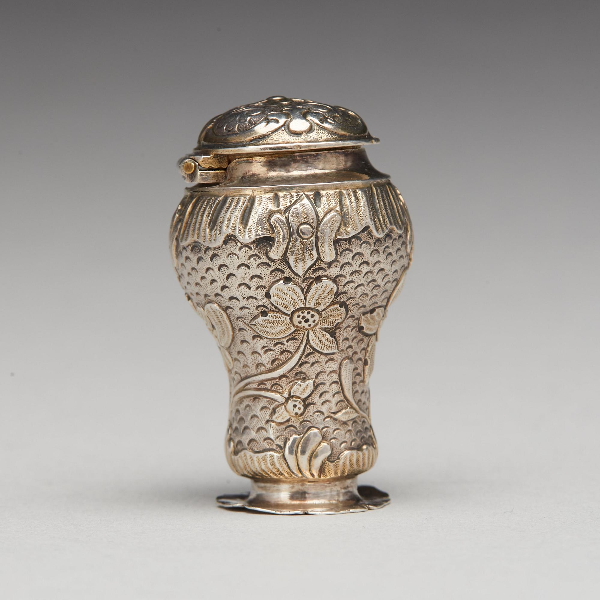 Anders Morman, luktdosa, silver, Stockholm (verksam 1776-1805). Rokoko.